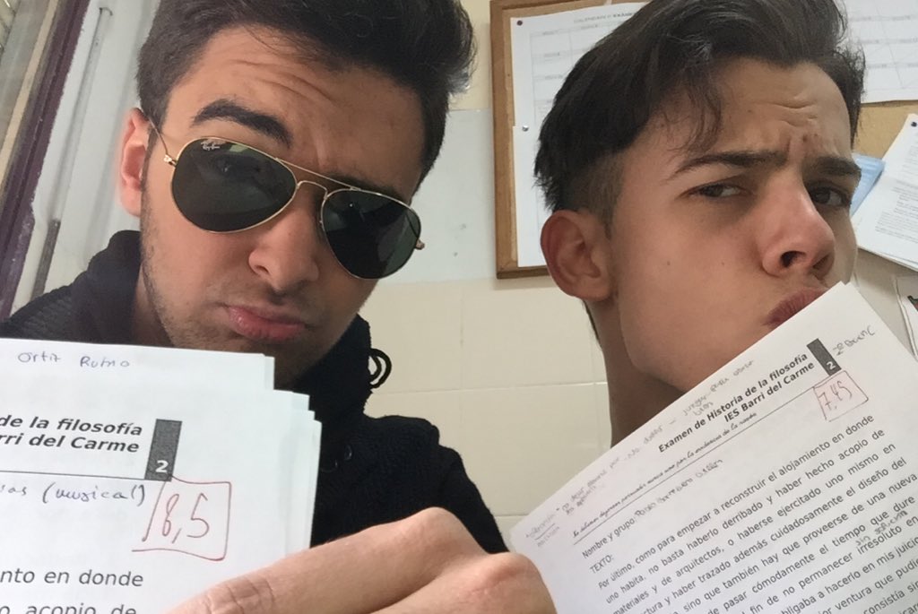 richior18's tweet photo. Los #RefugiatsBatxMusical logran hacerse amigos de @RenéDescartes a pesar de sus constantes penurias. https://t.co/p3L6YoswlQ