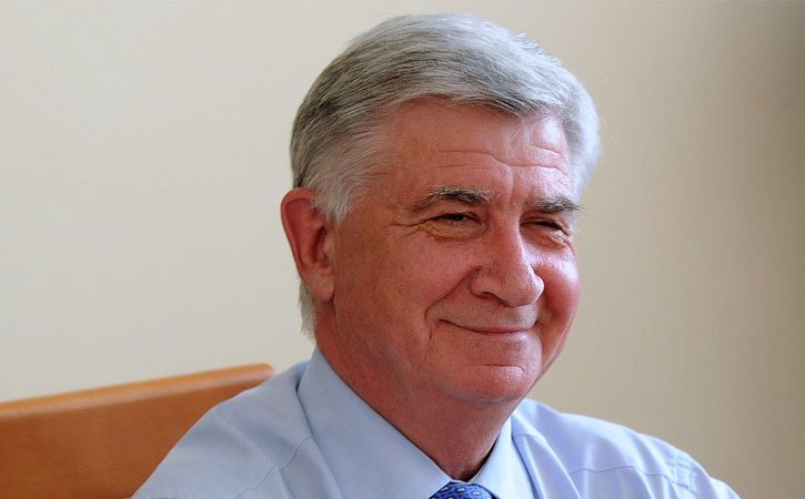 Качается лодка, качается... Может пора рулевого сменить?

Недавно мэр нашего города В. Евлан krd-kprf.ru/news/kachaetsj…