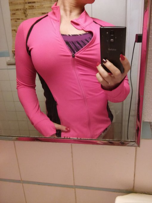 I love my new Betsy Johnson run jacket https://t.co/huDc6r1lZ7