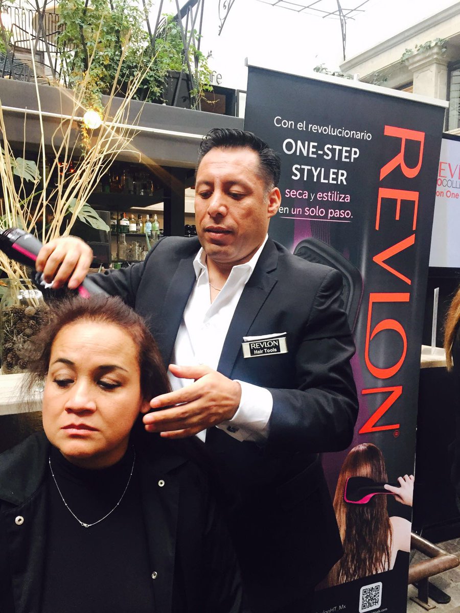 Guapologia's tweet image. Con #OneStepStyler de #RevlonHT también evitas el frizz y proteje el tejido capilar