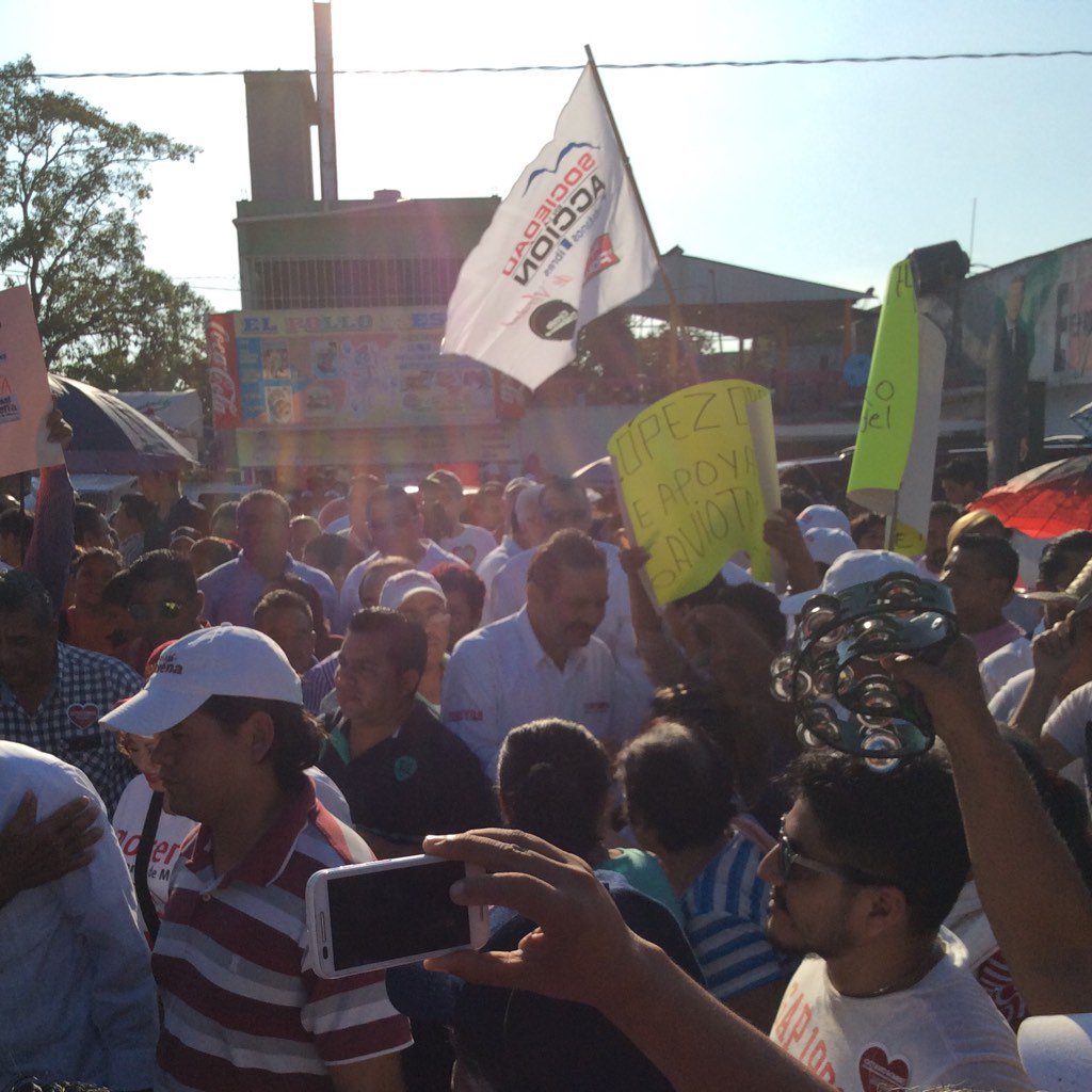 OctavioRomero_O's tweet photo. Ya estamos en el sector Armenia de Gaviotas Sur, haciendo el 1er. cierre de campaña. #D13M #HagamosHistoria https://t.co/SZ5r7LDSvL