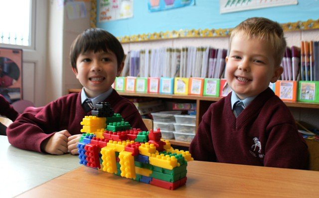 scoileoinboys's tweet photo. @scoileoinboys #JuniorInfants loved #EngineersWeek #construction #engweek16 #STEM @scienceirel @lifetimelabcork https://t.co/lBiO9noeJF