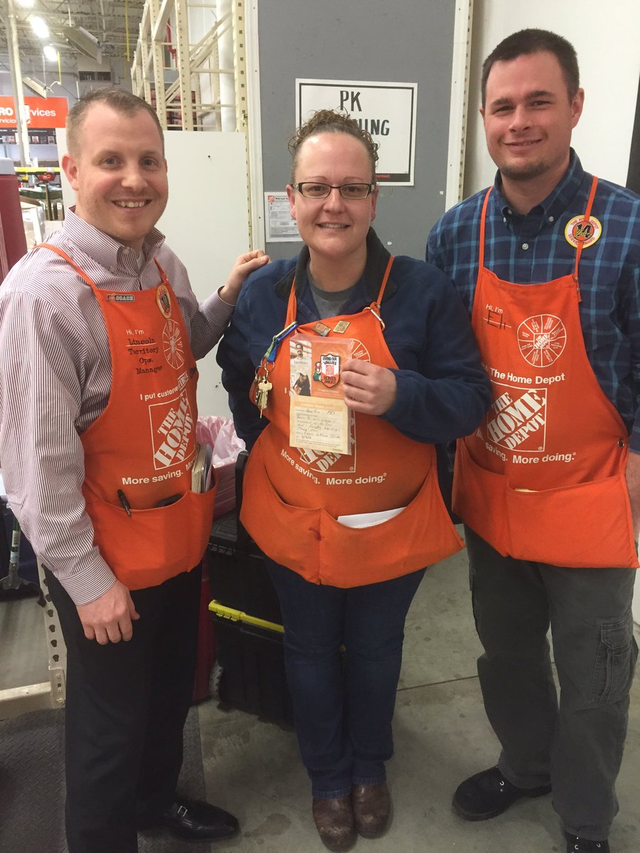 MansfieldHD's tweet photo. T.O.M. Lincoln awarding FES Amy Lee congratulations for passion and dedication at Mansfield front end https://t.co/jSxSiiANVa