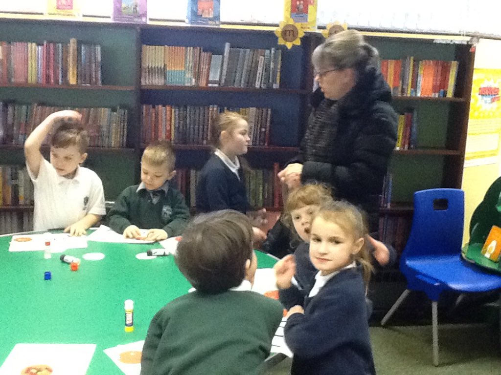 KillowenPS's tweet photo. @StJohnColeraine @KillowenPS Parents, children, staff all learning together at the library #ccsftlproject  1/2 https://t.co/6XYWoOcrqZ