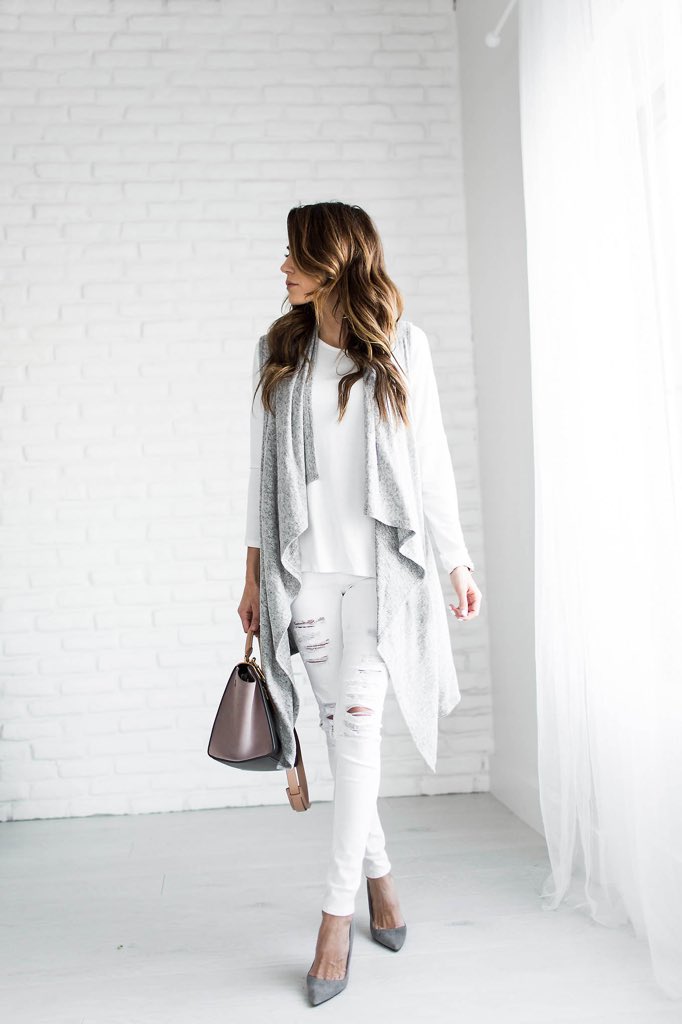 AboutALook's tweet photo. @HelloFashionBlog's Frame Denim is the perfect wardrobe accessory for transitioning to Spring. #Aboutalook https://t.co/hqPdBSJKMC