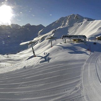 The_Best_Views's tweet photo. Best Vacation? RT for Beach. LIKE for Skiing https://t.co/nfjCwD9BPf