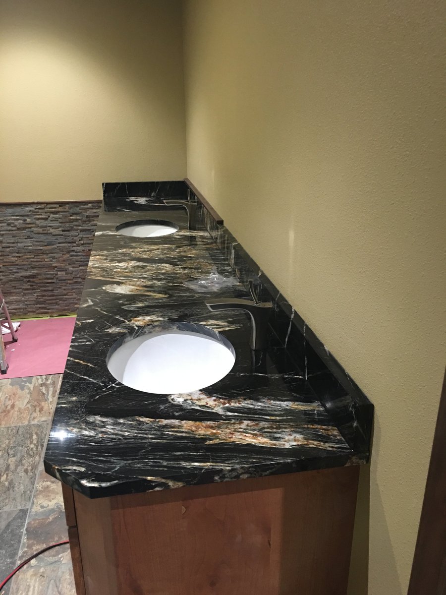LinegarStone's tweet image. A new bathroom with #granite accents. #interiordesign #qualitystonework