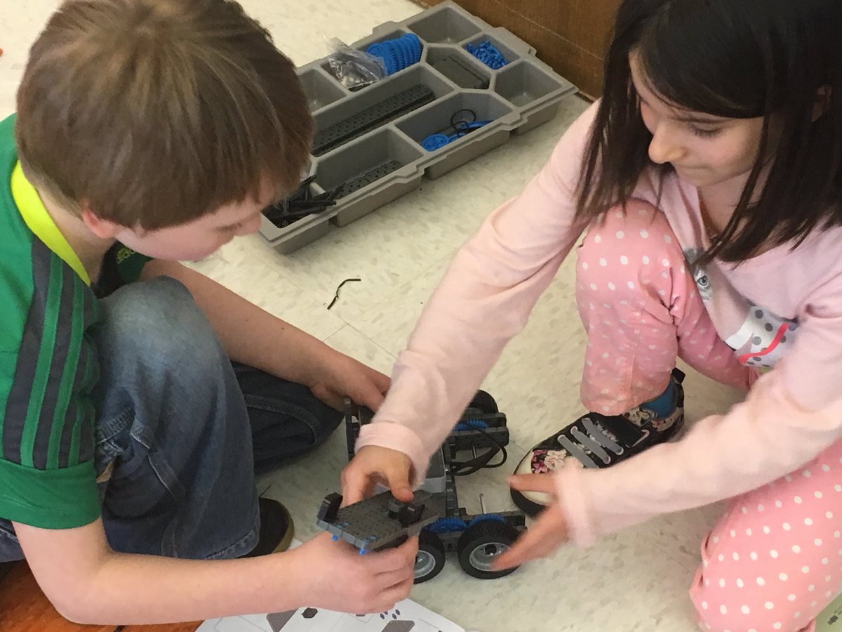 syracuselatin's tweet photo. 2nd grade is making awesome progress with their robots! @SyracuseSchools #vexrobotics https://t.co/0XopSUSpQt