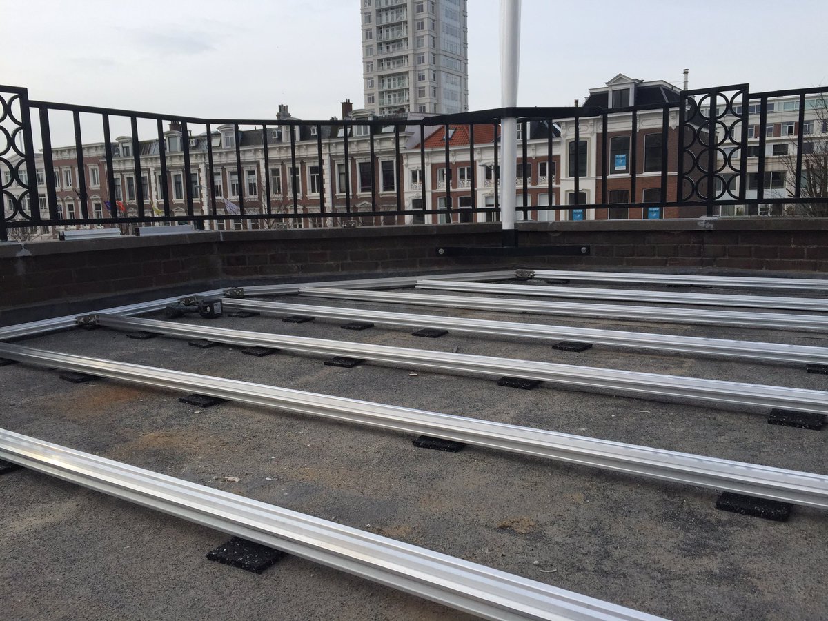 ArendFerdi's tweet photo. Weer een aannemer die werkt met de #aslon aluminium onderconstructie ze zijn zeer tevreden over de snelle werking https://t.co/kiOjMQLOtl
