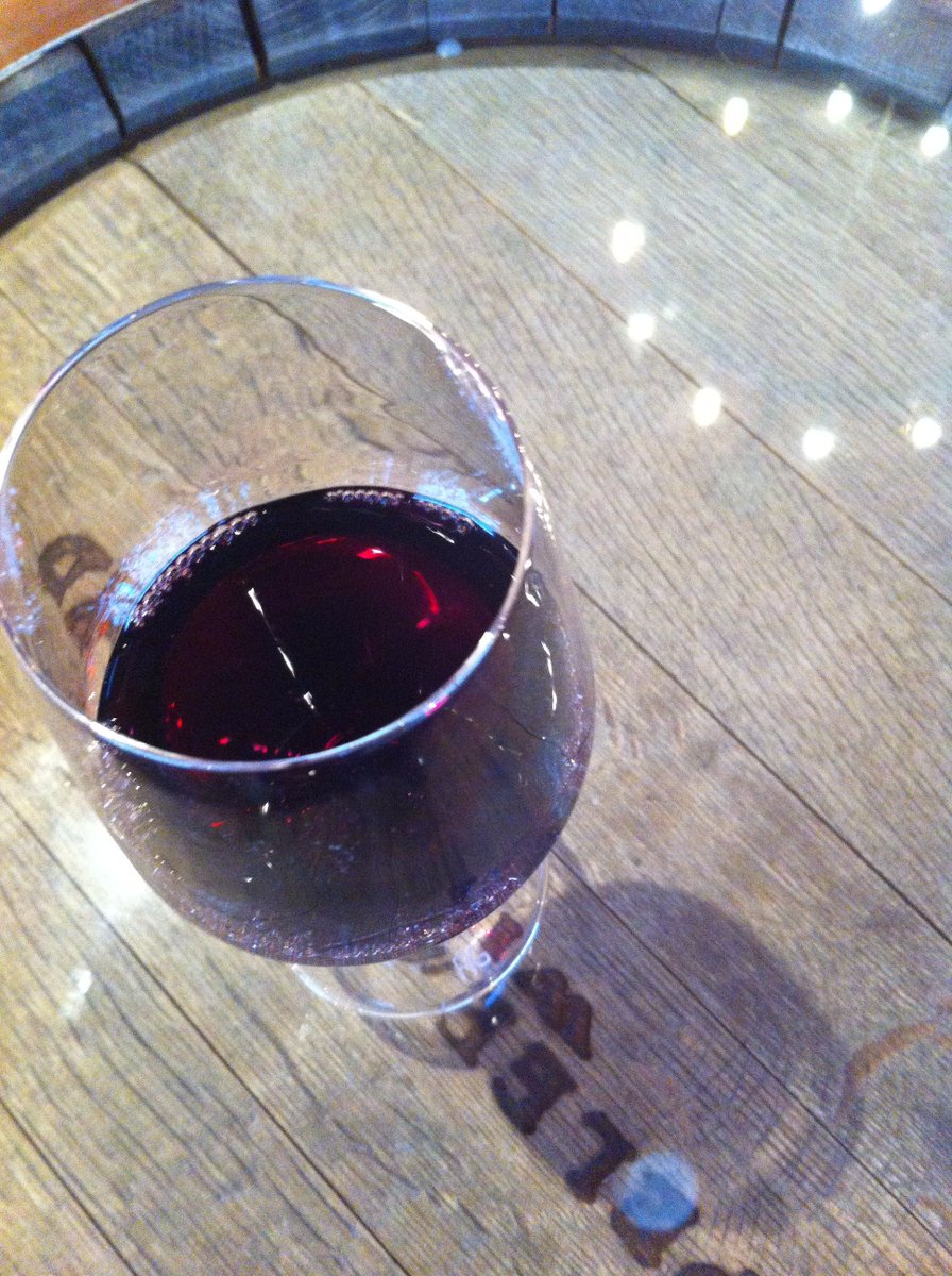 When it rains, I pour wine. #winowednesday #ottawaeats #beechwoodgastropub #beechwoodvillage #wine #love