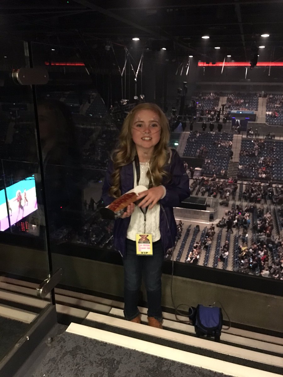 BeckyWhitfiel14's tweet photo. Wave at Elle at the suite on the right of the stage @CheChesterman @MasonNoiseDaily @4thImpactMusic  @ReggieNBollie https://t.co/L3IIy5faYA