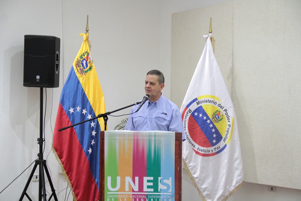 Visipol_MIJP's tweet photo. Vicemin.@gralcacioppo: 50% de los efectivos policiales deben ser mujeres https://t.co/IXmn3ajfKM https://t.co/UgfaNehaIn