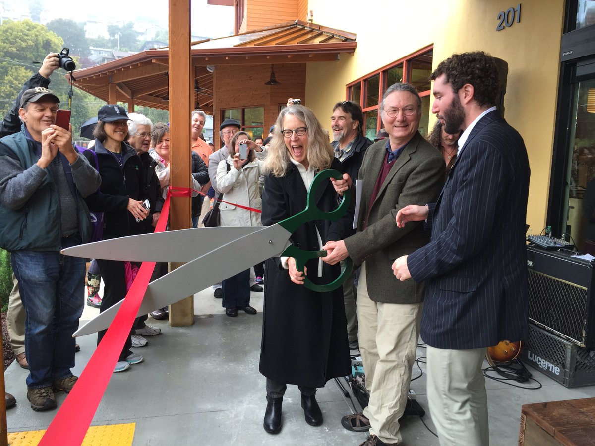 genatural's tweet photo. It's official, we're open!  Thank you to everyone in Tam Valley for the warm welcome! https://t.co/JuTPuUoBcP