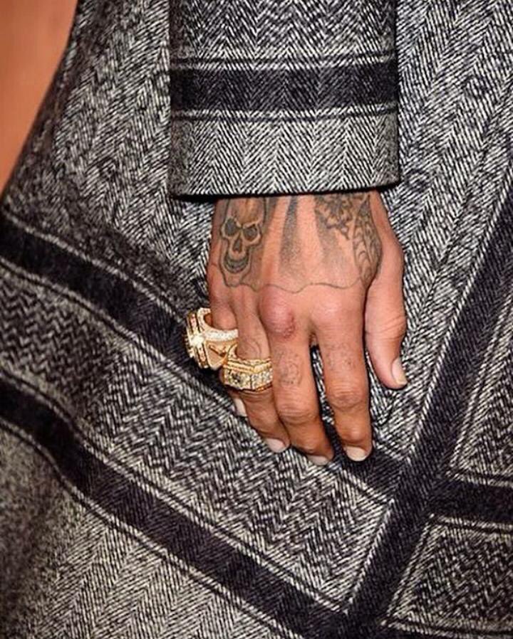 perfectshands's tweet photo. Chris Brown https://t.co/5kuh23i6yn