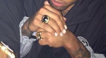 perfectshands's tweet photo. Chris Brown https://t.co/5kuh23i6yn