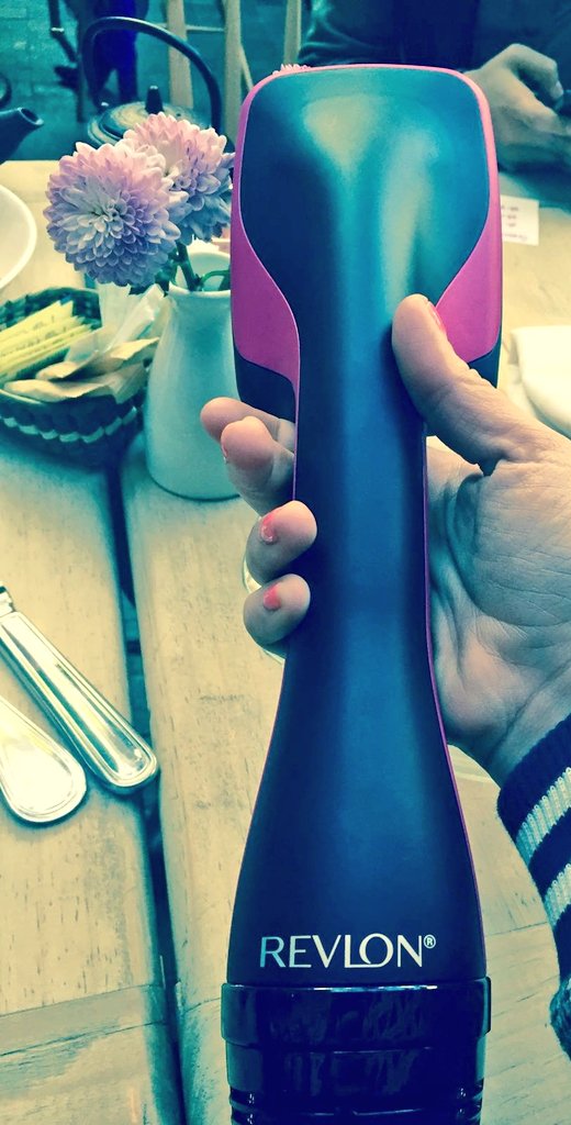 Guapologia's tweet image. Llega a México #OneStepStyler de #RevlonHT la herramienta para secar y estilizar el pelo. #ProCollection