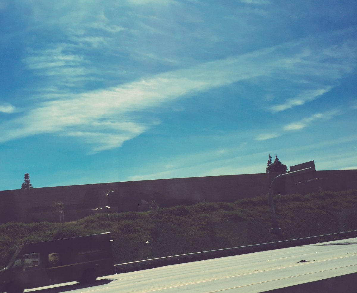 Edgardoluis24's tweet photo. Almost, just one more hour 😬😬 #losangeles #almosthome #naptime https://t.co/jpxEQqsBNJ