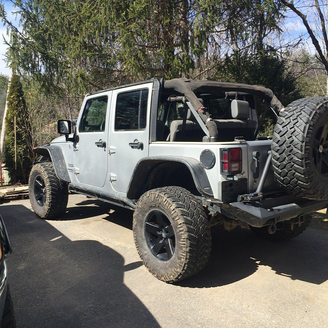 Rougebugz2's tweet photo. Took the roof off my baby and she's looking good #JeepLife #JeepMafia #itsajeepthing #topoff #nittotires https://t.co/d0VufBLaX2
