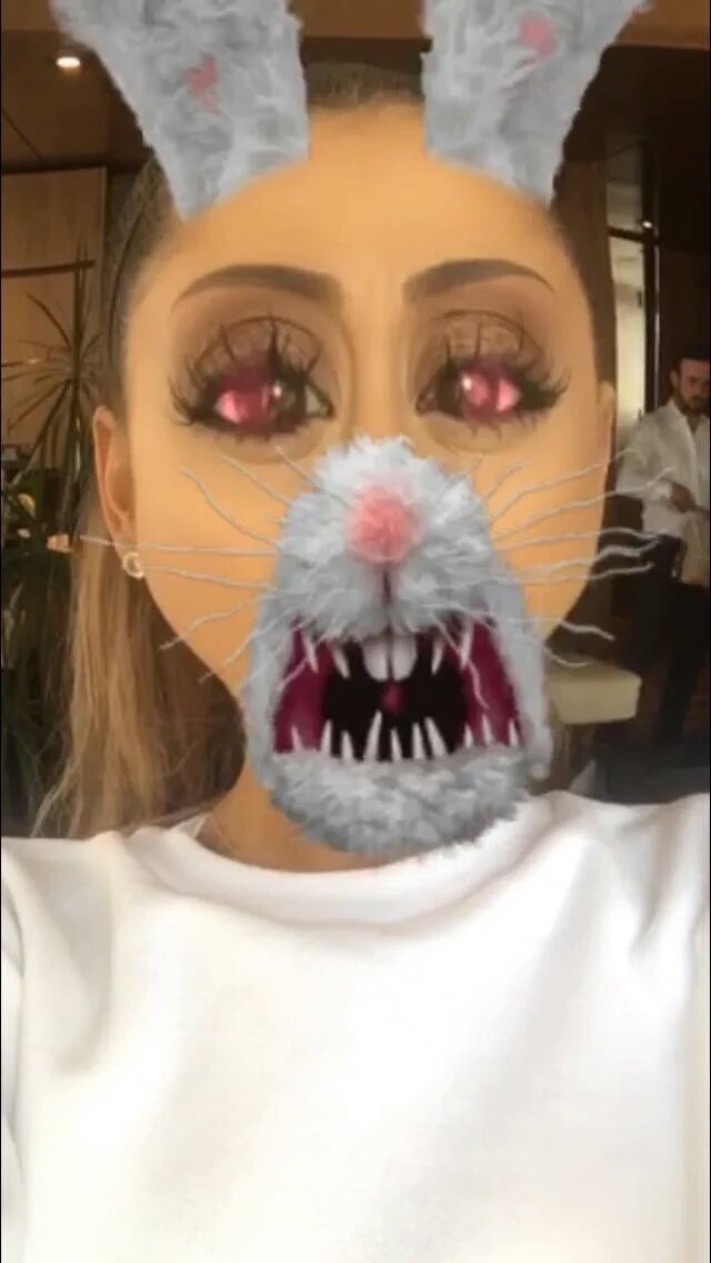 ArianatorRain's tweet photo. Ariana via Snapchat. https://t.co/2Ls0JznjyN