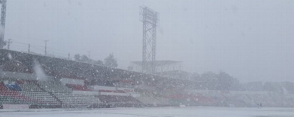 futpicante's tweet photo. ¿Hace frío? En Zacatecas @MinerosFc no pudo entrenar al aire libre porque #nieve https://t.co/jSWVcQ2lx5 https://t.co/J5Y50KIetP