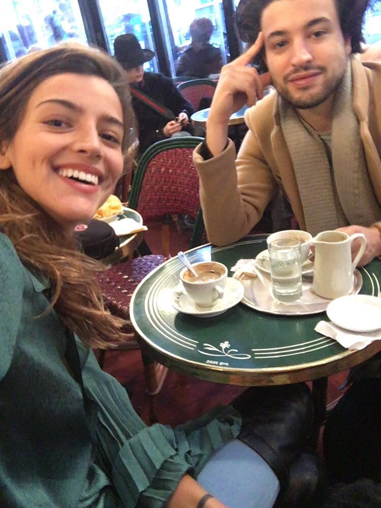 dignityrebel's tweet photo. Cafecito con @thomaskellydiary #CafédeFlore https://t.co/kRFeUQ2frY https://t.co/Jra0cs2hIR