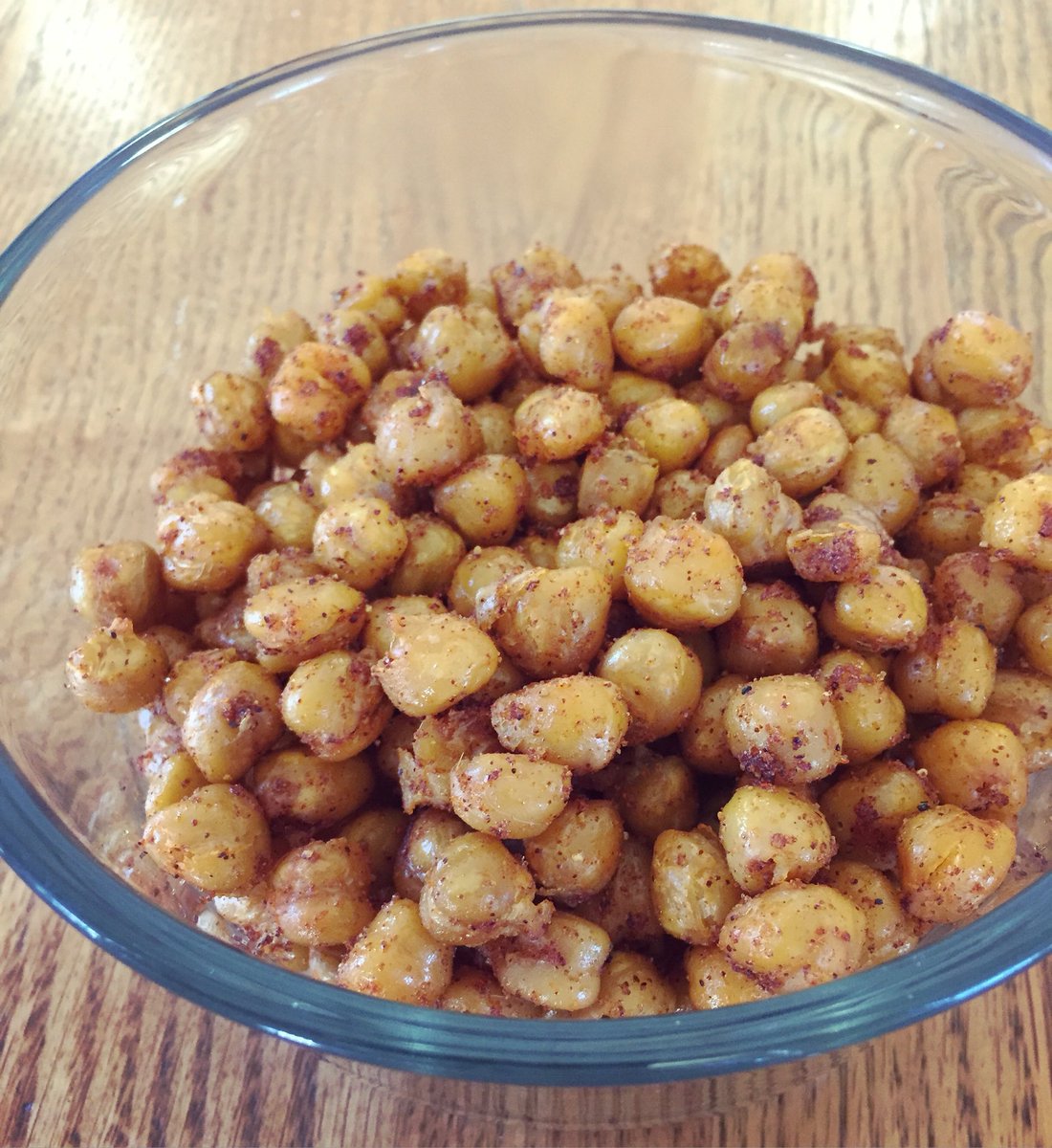 SarahandBeard's tweet photo. Roasted chickpeas #sarahandthebeard #snacktime https://t.co/5NE9CvDSpE