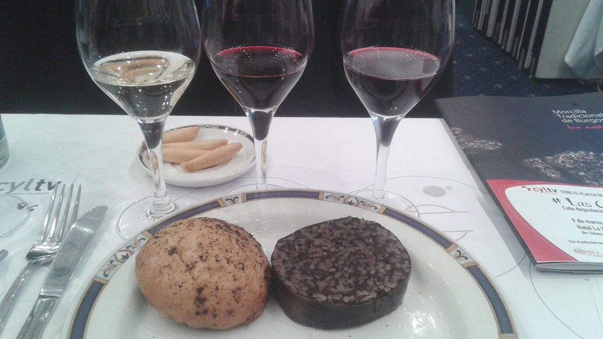 ElRober8bello's tweet photo. #LasCatasdelArcon  
Hacer 560km para descubrir los olores y sabores de esta tierra castellana. 
Que me de Morcilla!! https://t.co/WSz54uzlec