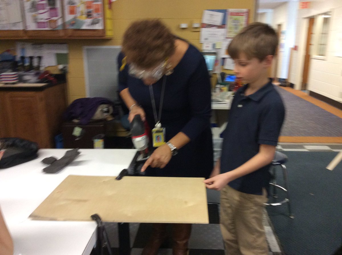 USMwcs's tweet photo. @JOZTCH using the saw. Thanks @nerdvanausm @LifeAtUSM @USMLowerschool https://t.co/it7YclHKga