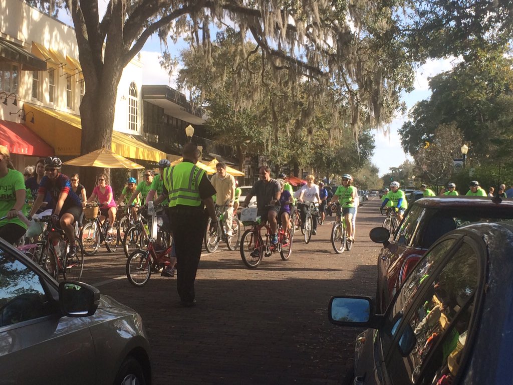 bikewalkcfl's tweet photo. And they're off! #Bike2WorkWP @HealthyCentralF https://t.co/UNOHnKEp4Z