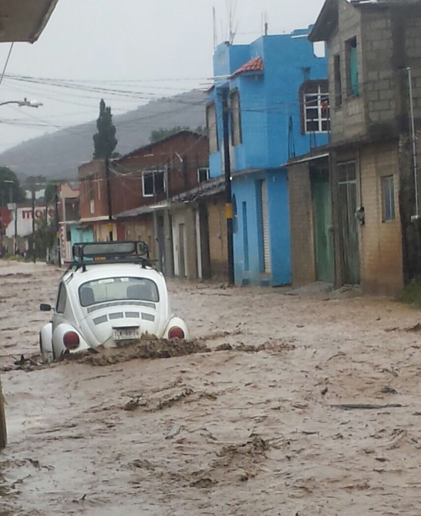 Desborde provoca suspensión de clases en Oaxaca - CdIsW0EUMAAYZkW