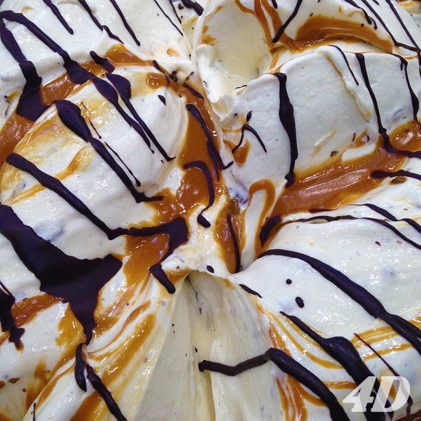 gelateria4d's tweet photo. The only #split that tastes sooo good...4D's #BananaSplit #gelato 😋🍌 So #yummy!! #banana #sweet #dessert # https://t.co/4ngISCImKw