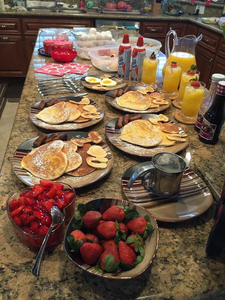 MejoresTwits's tweet photo. La gente en las películas tiene este desayuno y yo sólo una taza de leche con galletas. https://t.co/XGUZQJ2d3c