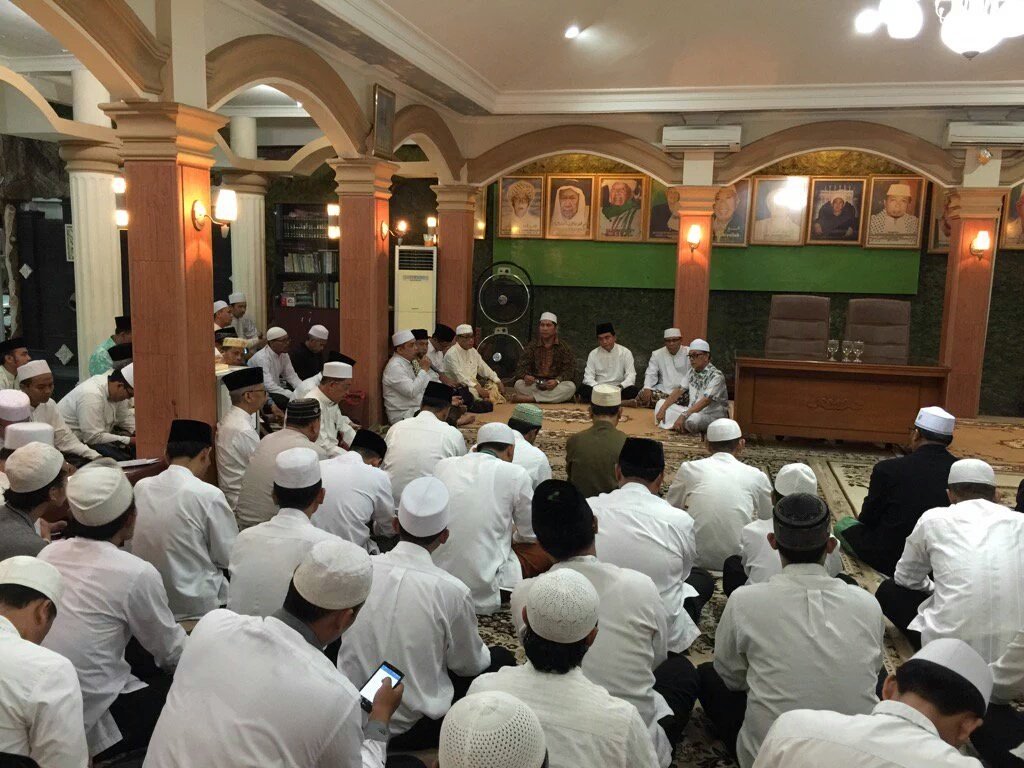 RelawanYusril's tweet photo. Alhamdulillah &amp; ucapan trimakasih kpd ulama &amp; ustad se JakartaTimur atas dukungannya, berkah Allah utk kita smua https://t.co/aDcMaKZ95O