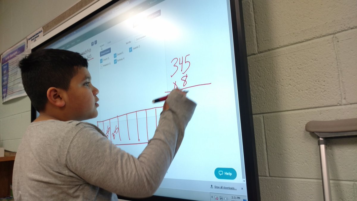 LWallace4u's tweet photo. So thankful for our new Smart board.The students are loving the integration of technology. @PhillipsAveElem #phwaves https://t.co/KNwOWgIsP4