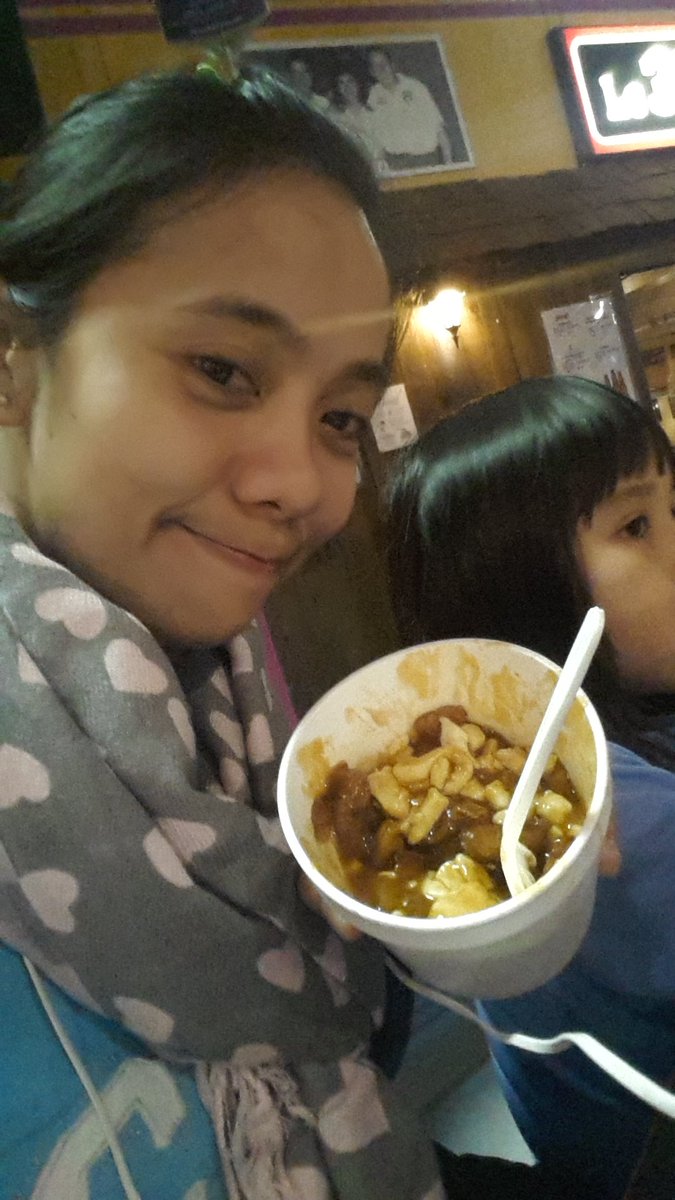 ghingskiefull's tweet photo. #myfavorite
#yummypoutine
#MontrealQuebec.ππππππππ https://t.co/g80f9xIDEt