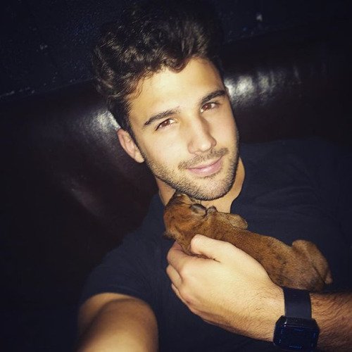 Este chiquitn busca papi , yo no puedo ya tengo uno  #perro... ift.tt/1p9lxXN