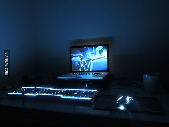 WeGameDoYou's tweet photo. Tron themed gaming setup 😮 https://t.co/G7DENZrLXo