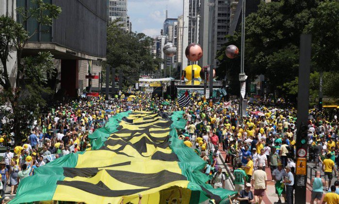 JornalOGlobo's tweet photo. Governo de SP estima público de 1 milhão no protesto de domingo. https://t.co/6XlSyMgoyQ https://t.co/hRh6y4Qfrf