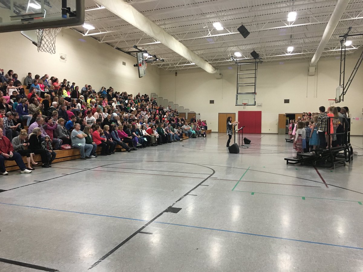 DeeDelinda's tweet photo. 3rd Grade Musical at Townsend @TonyJayhawk  @aaronmbush @reneearudloff @ShelleyMannor https://t.co/jLCEoh8Zgw