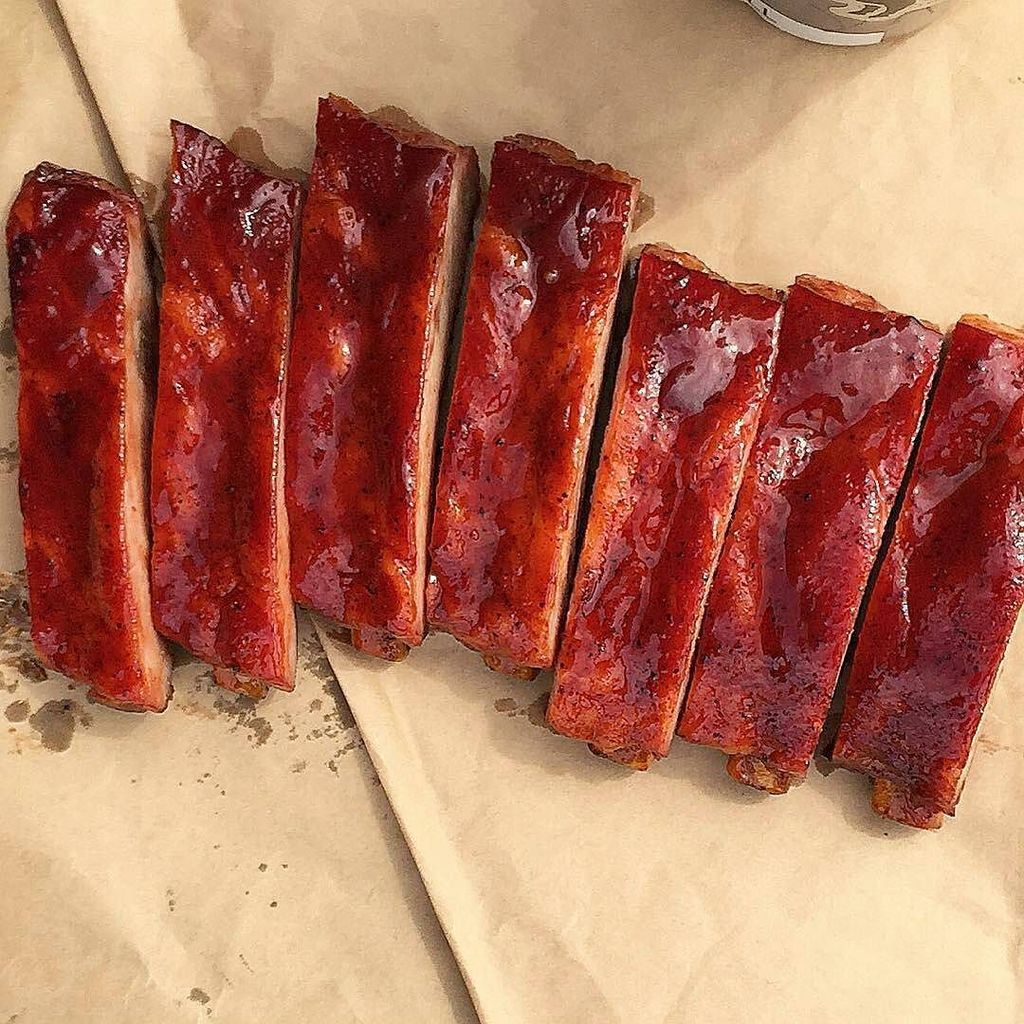 GrillinFool's tweet photo. How gorgeous are these ribs? Pic courtesy of @unknown_barbecue -  Spares. #unknownbbq #rib… https://t.co/WU4kFx3MlP https://t.co/Hhcebop2xt