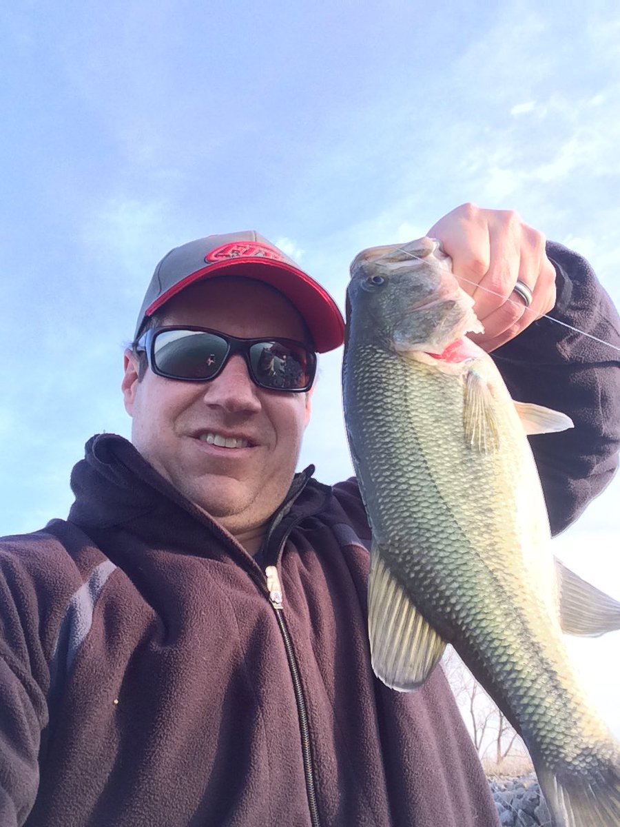 angling_dude's tweet photo. First bass of '16 (from 3/6/16) https://t.co/My6qYt7Cxd