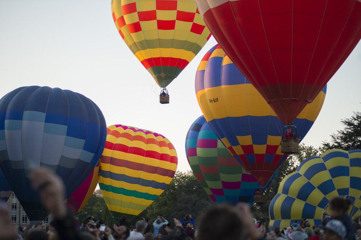Balloons by day, Enlighten by night, sounds like a good weekend!
#CBR #31Days
bit.ly/cbr31days