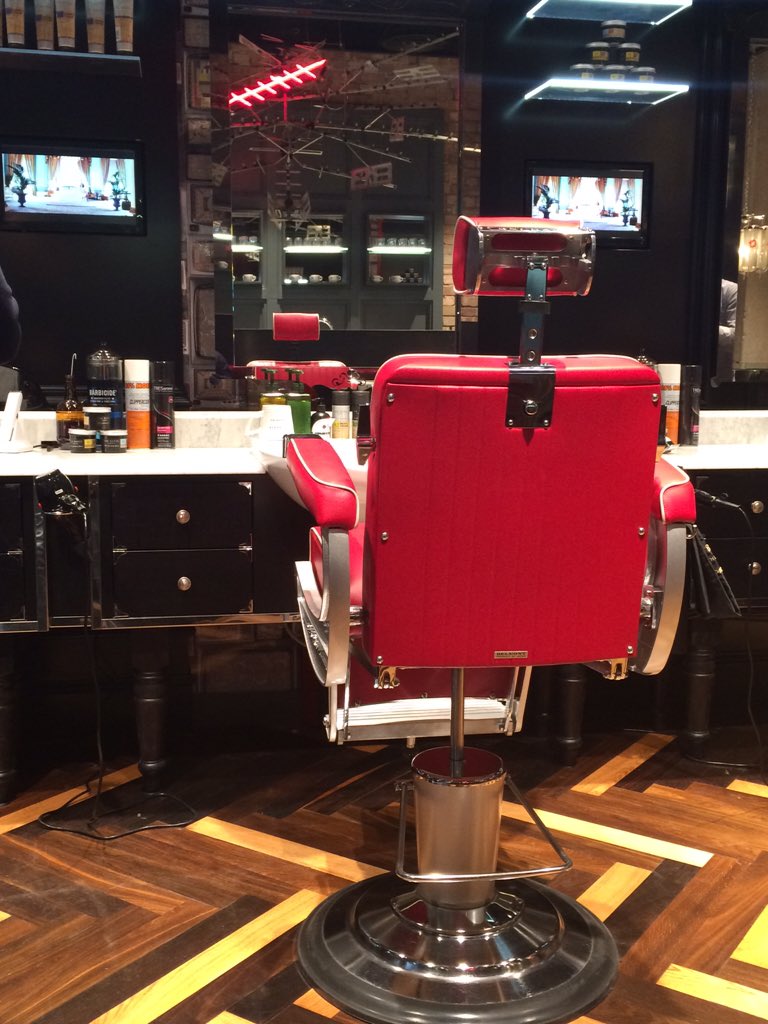 darren_scott's tweet photo. Great to visit @Teds_Grooming new London store today #TedOnTheStrand https://t.co/jxjmW8ByA5