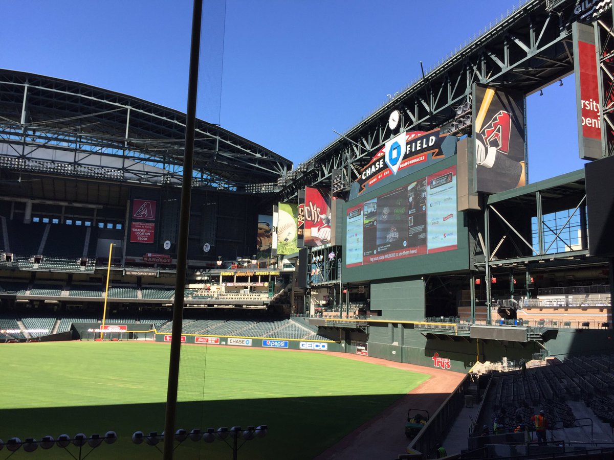MLBDiversity's tweet photo. What a day at Chase Field. #MLBDBS https://t.co/MoQsXFbrCb
