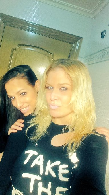 Reencuentrazo con mi Barbie#cenita#enmicasa#compisdecurro#gogo's#bailarinas#amigas#amebas# https://t