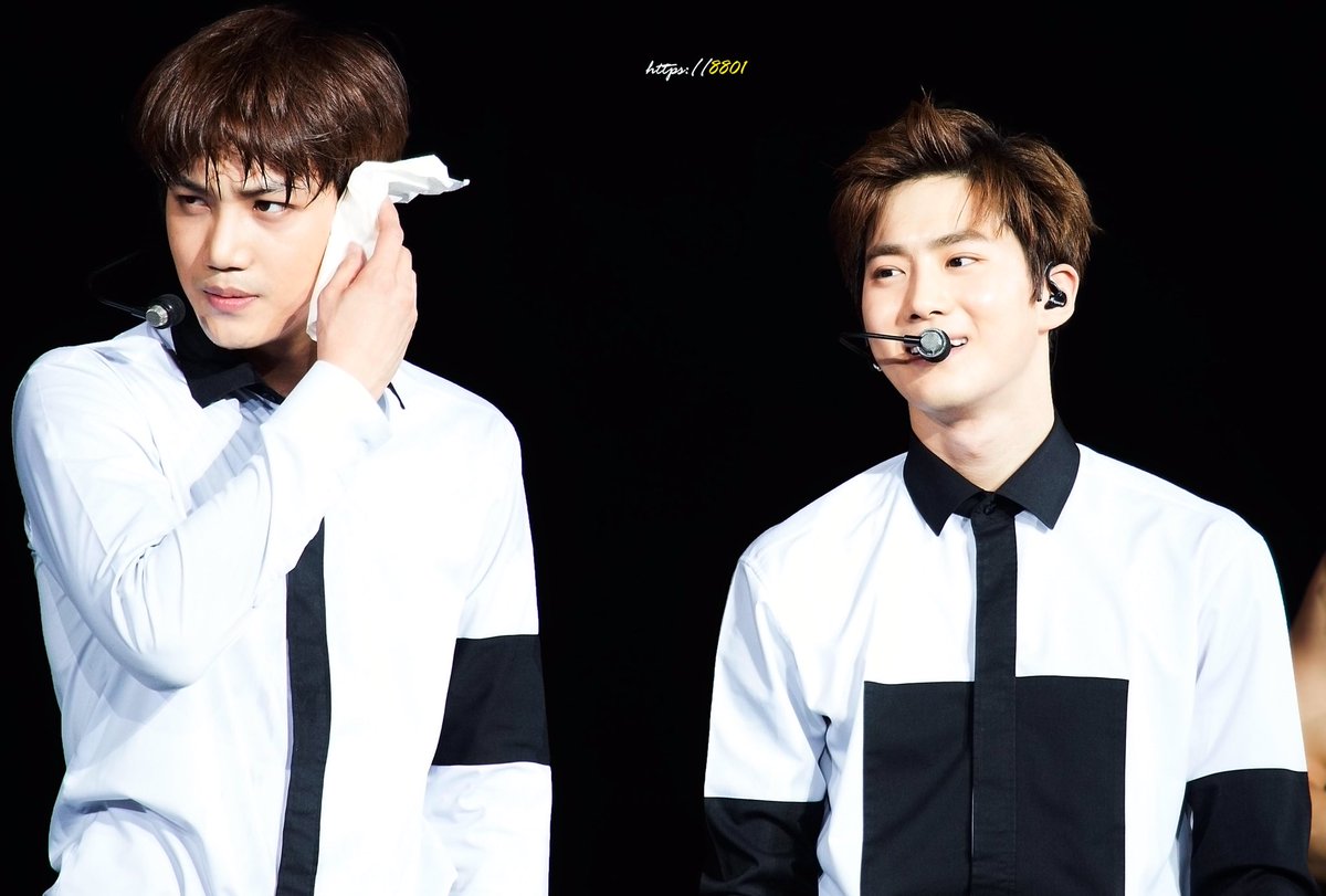 https8801's tweet photo. 160305 EXOluXioninDalian #KAI #SUHO Good morning^^🐻🐰💝
[HQ🐻🐰]
https://t.co/nxRANIXjbN https://t.co/ZyR19m5TxF