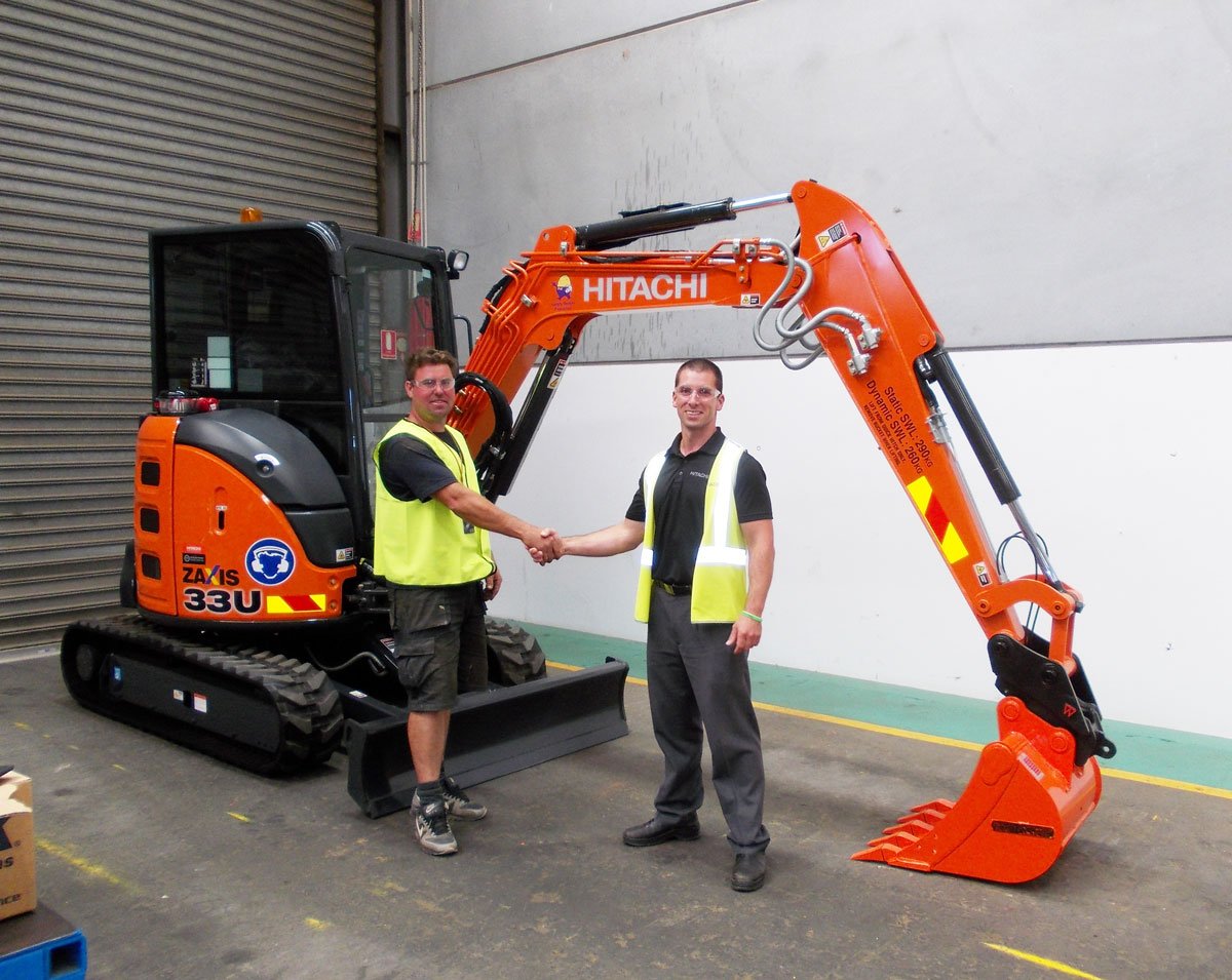 HitachiCMAU's tweet image. Group 1 Concreting takes delivery of their #HitachiAuction mini excavator. #HumptyDumptyFoundation #HitachiMini