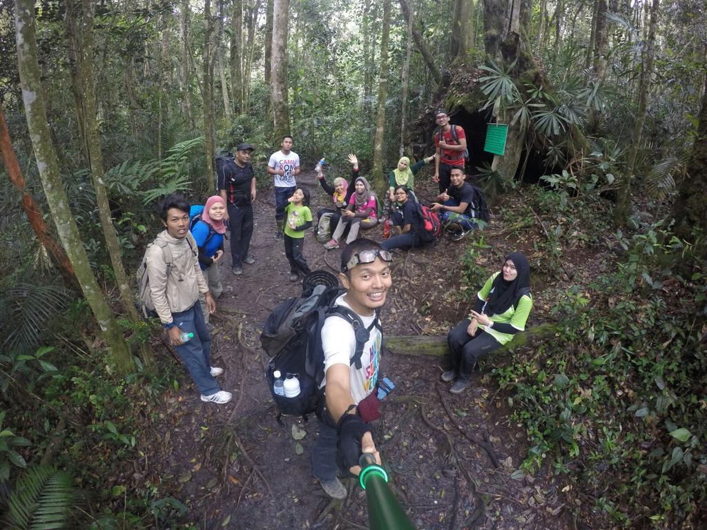kalakatuu's tweet photo. Thank you brader mad n team jadi guide mggu lepas 🙆 #pinetreehill #twinpeak #pinetreetrail #hiking #fraserhill 🗻 https://t.co/FWn1ePovMa