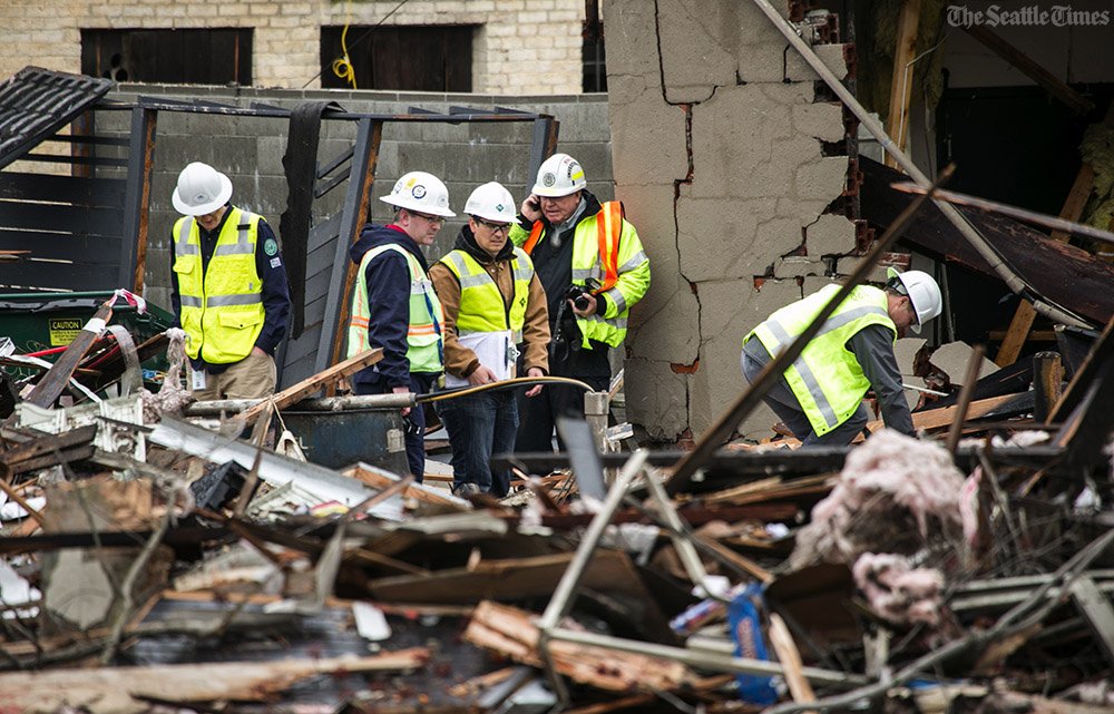bettinahansen's tweet photo. Comprehensive coverage of the #GreenwoodExplosion by @seattletimes staff https://t.co/j3R3zW0L0V #SeattleExplosion https://t.co/dJSf9J4wKf