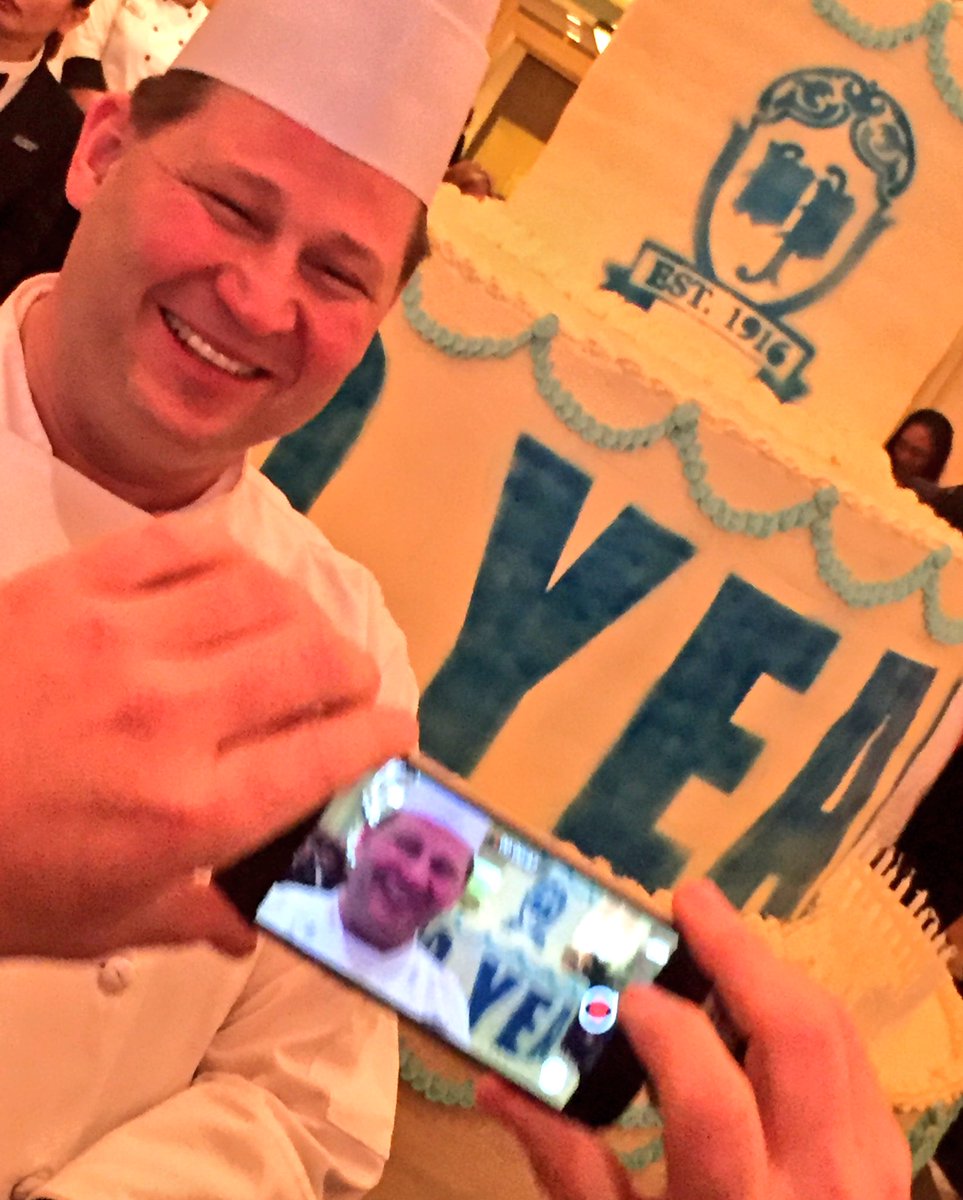 bigbenzaburgh's tweet photo. π@YaJagoff this is what I call "behind the scene" and @rickaroundhere photobombing π€ #WilliamPenn100 #SoMePGH https://t.co/O0Dbrtl5tU